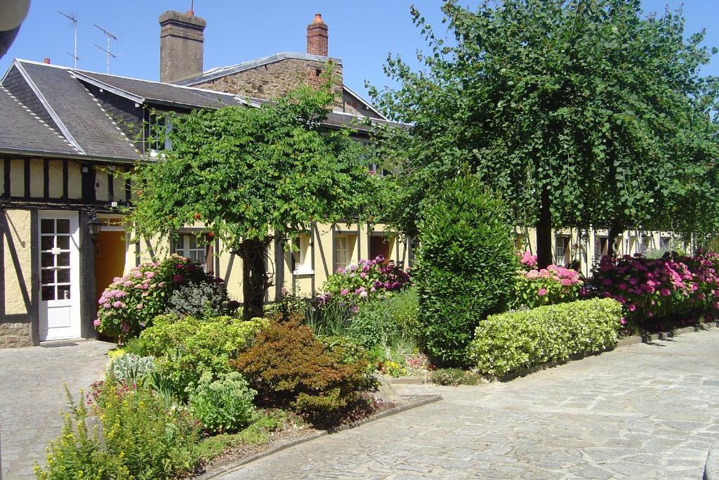 Hotel De La Croix D'Or Avranches Exterior foto